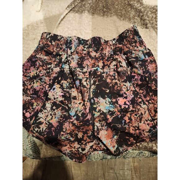 Lululemon Womens Shorts S - Picture 1 of 4
